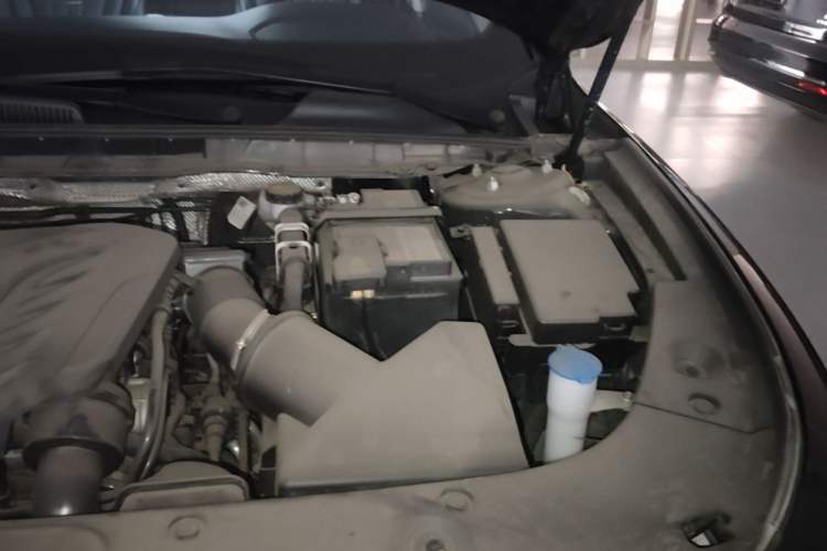 Used Hongqi H5 2024 1.5T DCT Smart Connect Flagship Edition Engine Bay Left