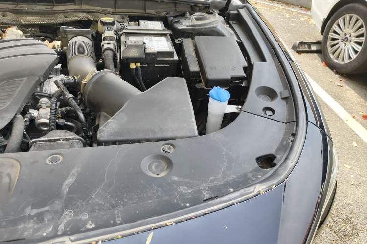 Used Hongqi H5 2024 2.0T Automatic Smart Connect Flagship Edition Engine Bay Left