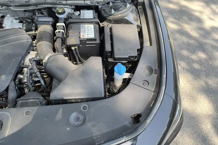 Used Hongqi H5 2024 2.0T Automatic Smart Connect Flagship Edition Engine Bay Left