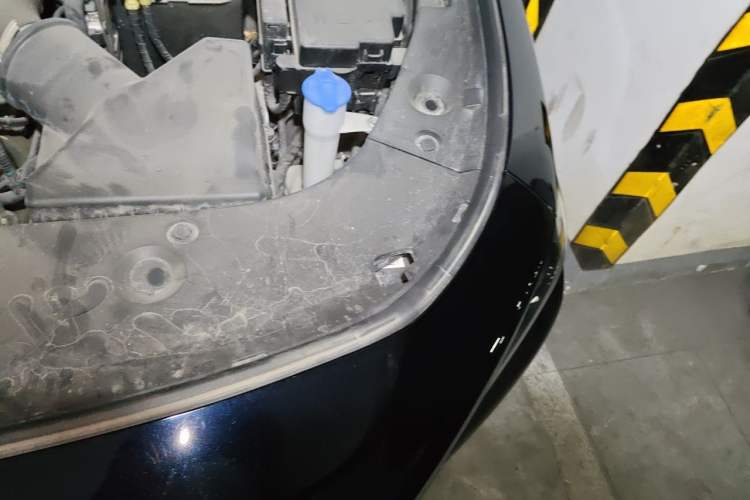 Used Hongqi H5 2024 2.0T Automatic Smart Connect Flagship Edition Engine Bay Left