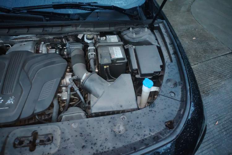 Used Hongqi H5 2024 2.0T Automatic Smart Connect Flagship Edition Engine Bay Left