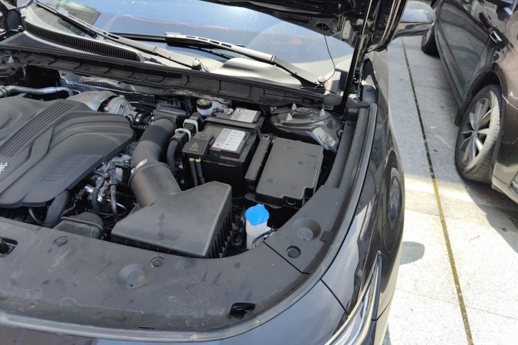 Used Hongqi H5 2024 2.0T Automatic Smart Connect Flagship Edition Engine Bay Left