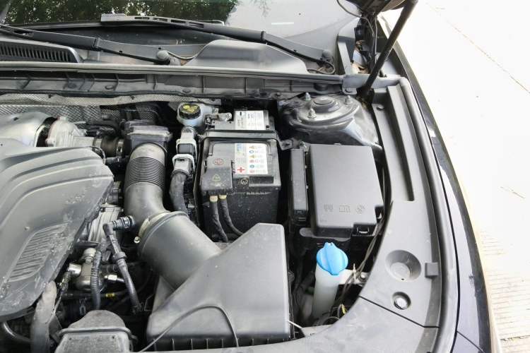Used Hongqi H5 2024 2.0T Automatic Smart Connect Flagship Edition Engine Bay Left