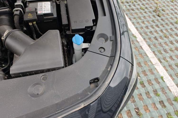 Used Hongqi H5 2024 1.5T DCT Smart Connect Flagship Edition Engine Bay Left