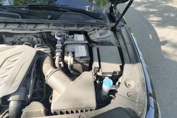 Used Hongqi H5 2024 1.5T DCT Smart Connect Flagship Edition Engine Bay Left