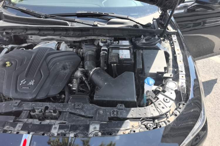 Used Hongqi H5 2024 2.0T Automatic Smart Connect Flagship Edition Engine Bay Left
