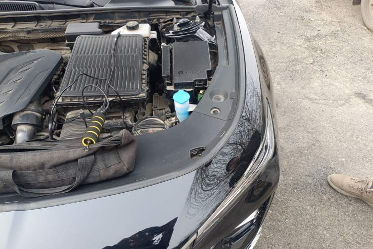 Used Hongqi H5 2024 1.5T HEV Smart Connect Flagship Edition Engine Bay Left