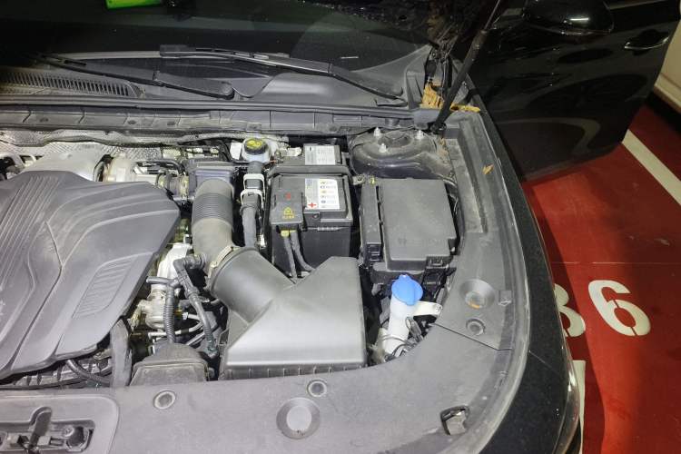 Used Hongqi H5 2024 2.0T Automatic Smart Connect Flagship Edition Engine Bay Left