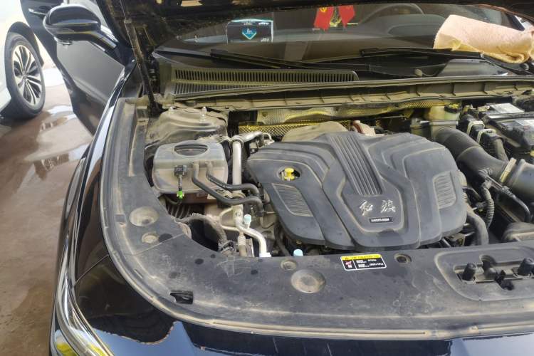 Used Hongqi H5 2024 2.0T Automatic Smart Connect Flagship Edition Engine Bay Right