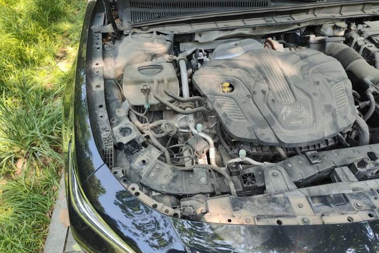 Used Hongqi H5 2024 2.0T Automatic Smart Connect Flagship Edition Engine Bay Right