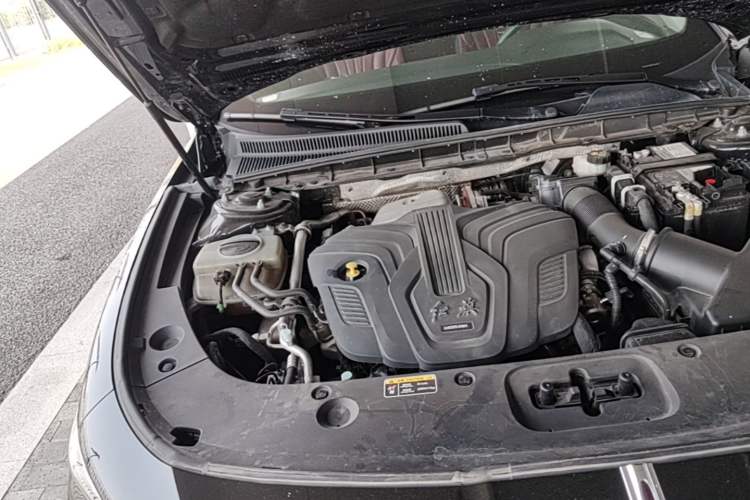 Used Hongqi H5 2024 2.0T Automatic Smart Connect Flagship Edition Engine Bay Right