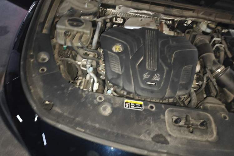 Used Hongqi H5 2024 2.0T Automatic Smart Connect Flagship Edition Engine Bay Right