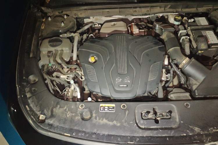 Used Hongqi H5 2024 2.0T Automatic Smart Connect Flagship Edition Engine Bay Right