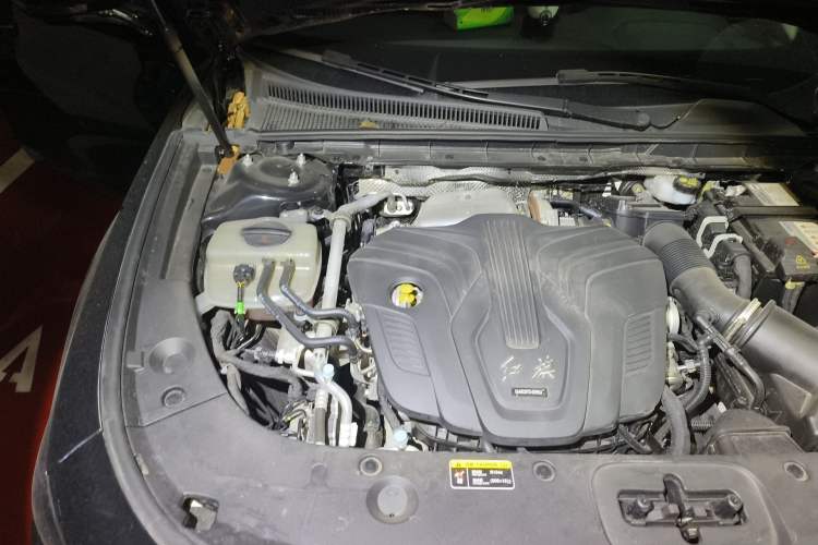 Used Hongqi H5 2024 2.0T Automatic Smart Connect Flagship Edition Engine Bay Right