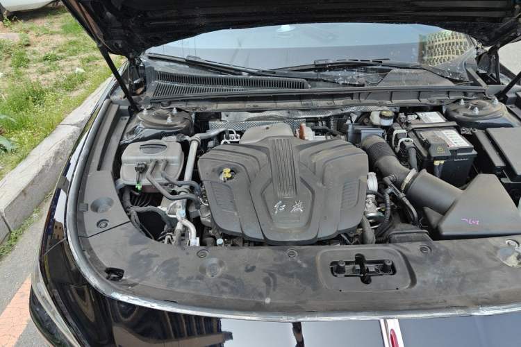 Used Hongqi H5 2024 2.0T Automatic Smart Connect Flagship Edition Engine Bay Right