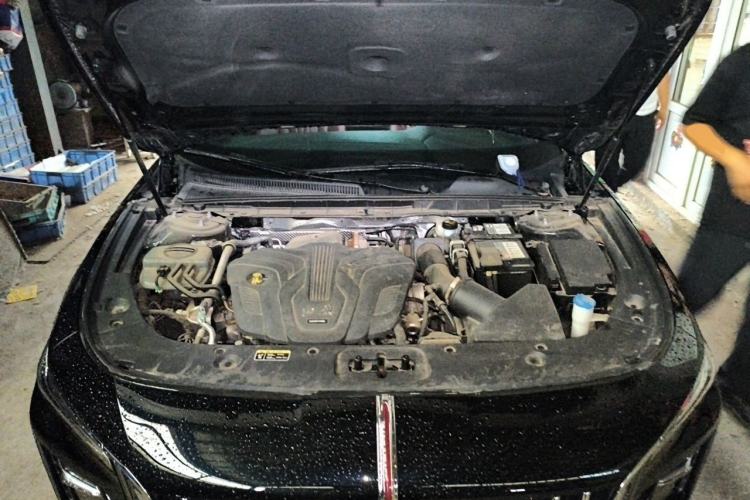 Used Hongqi H5 2024 2.0T Automatic Smart Connect Flagship Edition Engine Bay