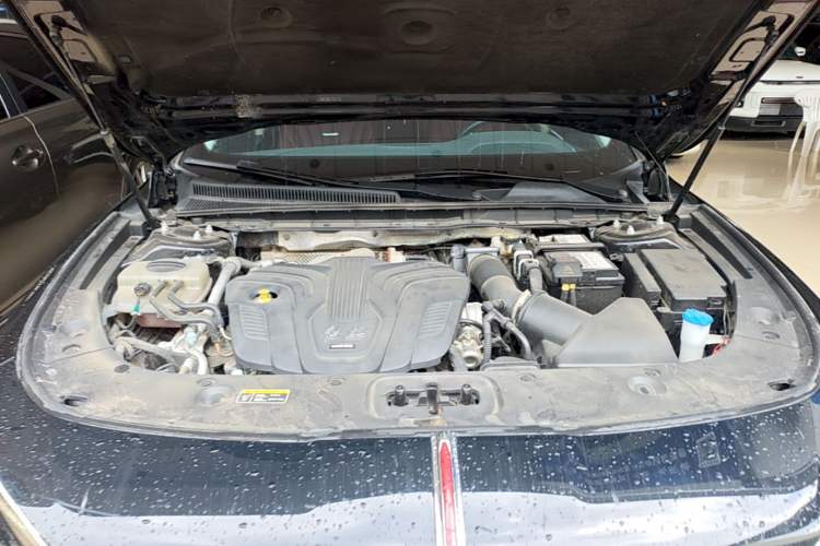 Used Hongqi H5 2024 2.0T Automatic Smart Connect Flagship Edition Engine Bay