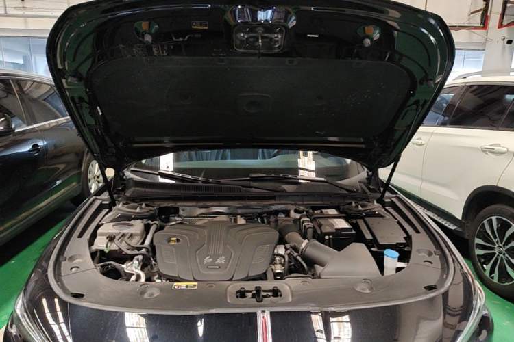 Used Hongqi H5 2024 2.0T Automatic Smart Connect Flagship Edition Engine Bay