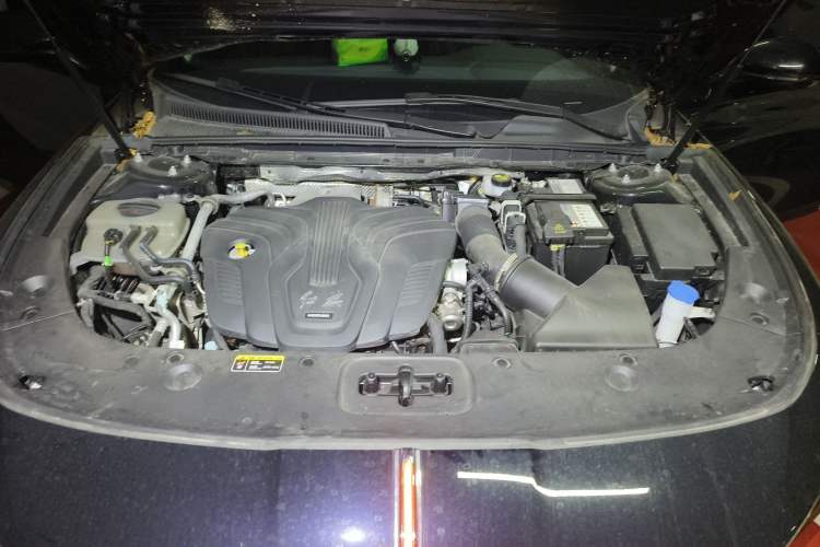 Used Hongqi H5 2024 2.0T Automatic Smart Connect Flagship Edition Engine Bay