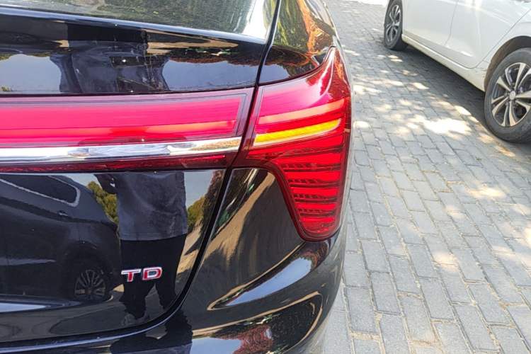 Used Hongqi H5 2024 2.0T Automatic Smart Connect Flagship Edition Exterior 3