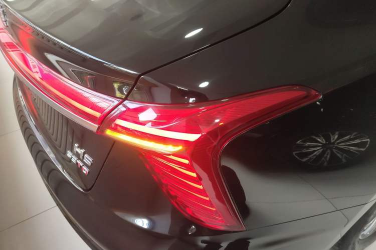 Used Hongqi H5 2024 1.5T DCT Smart Connect Flagship Edition Exterior 3