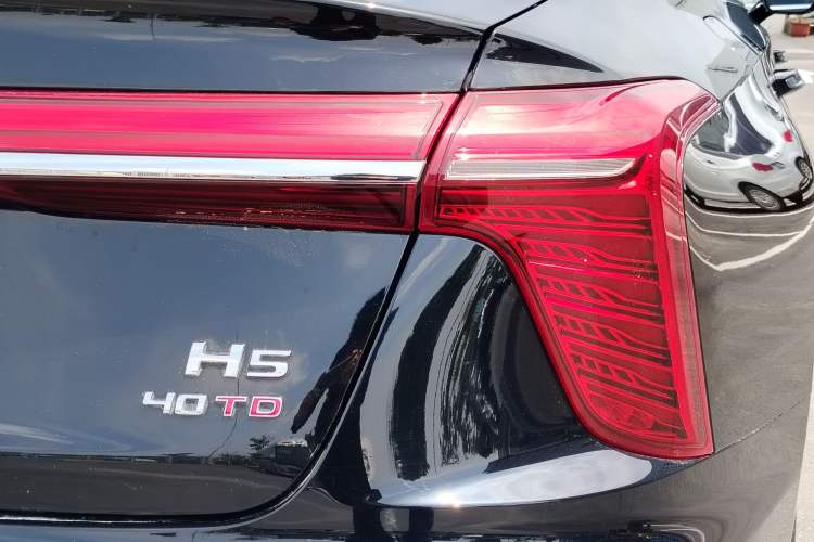 Used Hongqi H5 2024 2.0T Automatic Smart Connect Flagship Edition Exterior 5