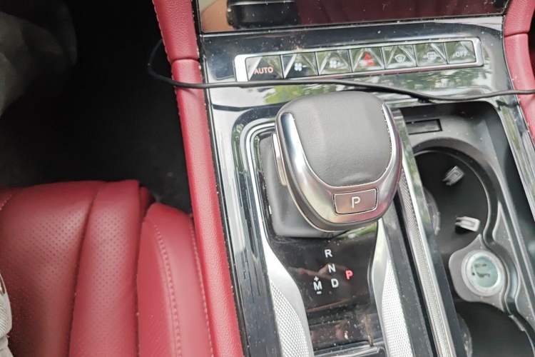 Used Hongqi H5 2024 2.0T Automatic Smart Connect Flagship Edition Gear Lever