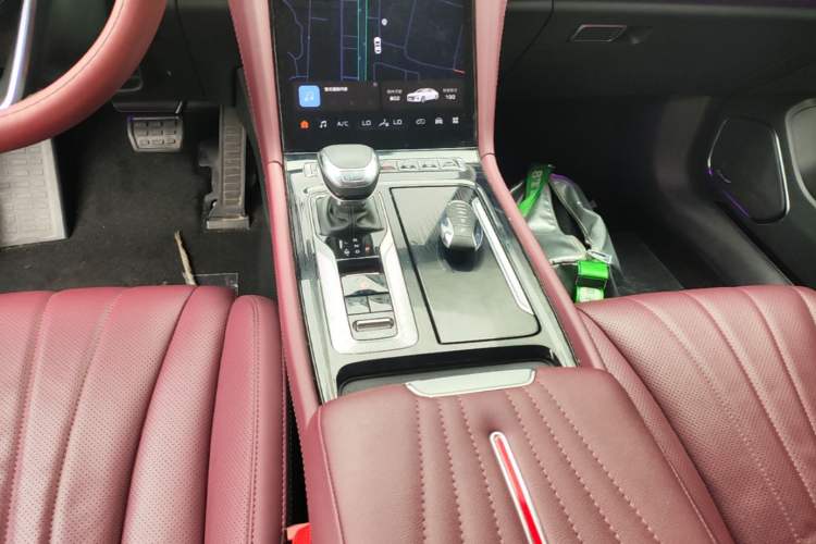 Used Hongqi H5 2024 2.0T Automatic Smart Connect Flagship Edition Gear Lever