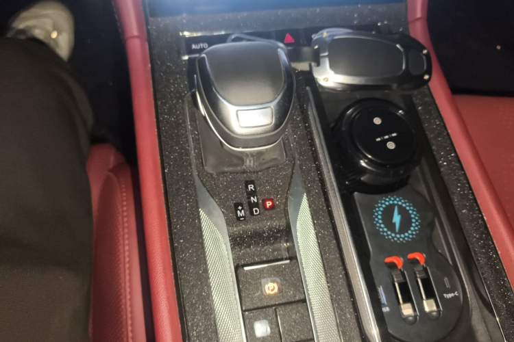 Used Hongqi H5 2024 1.5T DCT Smart Connect Flagship Edition Gear Lever
