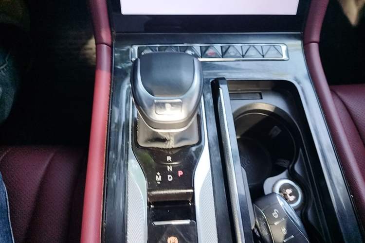 Used Hongqi H5 2024 1.5T DCT Smart Connect Flagship Edition Gear Lever