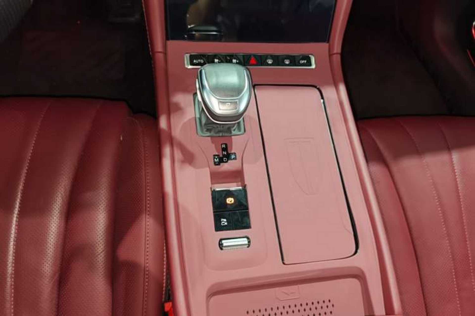 Used Hongqi H5 2024 2.0T Automatic Smart Connect Flagship Edition Gear Lever