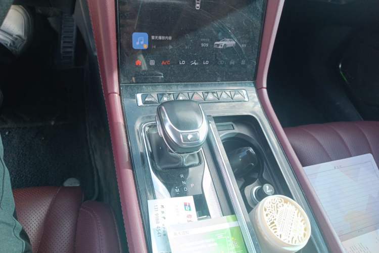 Used Hongqi H5 2024 2.0T Automatic Smart Connect Flagship Edition Gear Lever