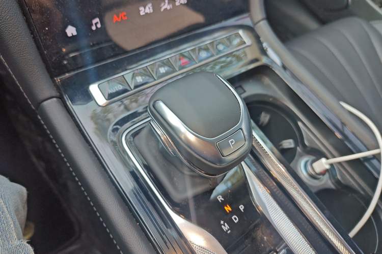 Used Hongqi H5 2024 1.5T DCT Smart Connect Flagship Edition Gear Lever
