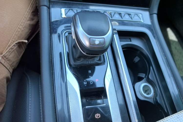 Used Hongqi H5 2024 1.5T DCT Smart Connect Flagship Edition Gear Lever