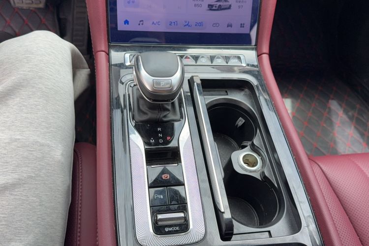 Used Hongqi H5 2024 2.0T Automatic Smart Connect Flagship Edition Gear Lever