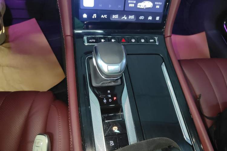 Used Hongqi H5 2024 2.0T Automatic Smart Connect Flagship Edition Gear Lever