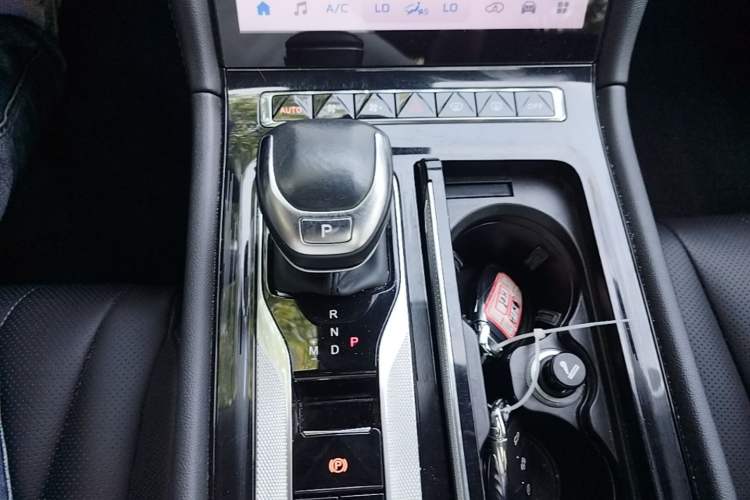 Used Hongqi H5 2024 1.5T DCT Smart Connect Flagship Edition Gear Lever