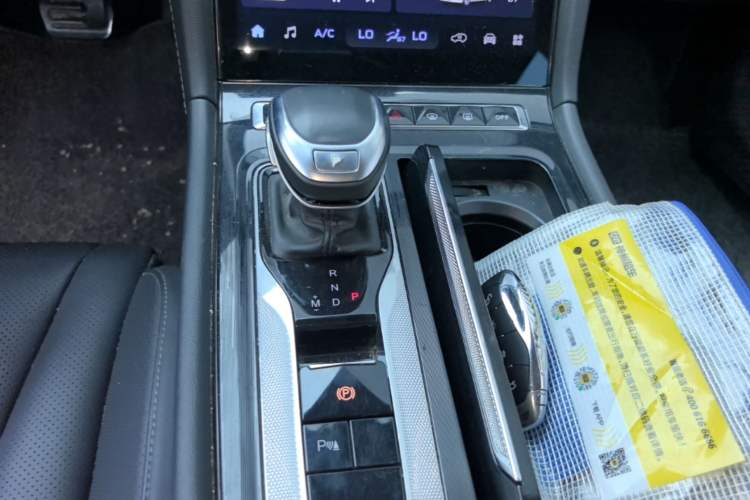 Used Hongqi H5 2024 1.5T DCT Smart Connect Flagship Edition Gear Lever