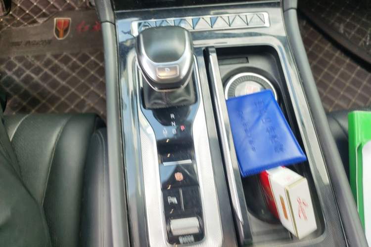 Used Hongqi H5 2024 2.0T Automatic Smart Connect Flagship Edition Gear Lever