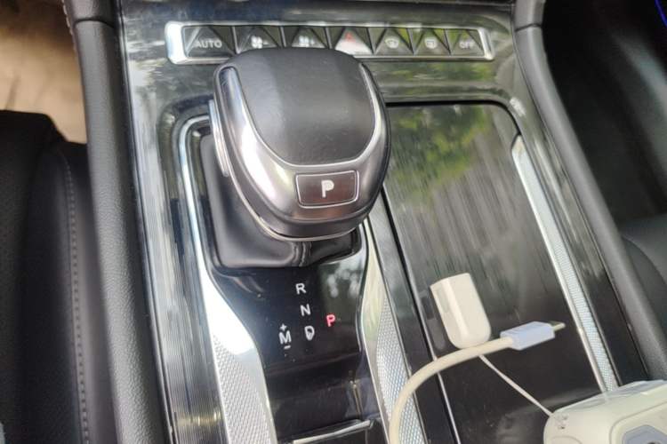 Used Hongqi H5 2024 1.5T DCT Smart Connect Flagship Edition Gear Lever