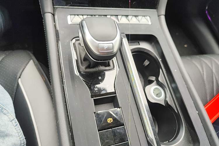 Used Hongqi H5 2024 1.5T DCT Smart Connect Flagship Edition Gear Lever