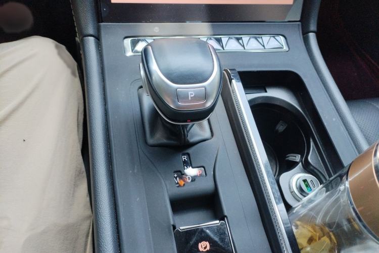 Used Hongqi H5 2024 1.5T DCT Smart Connect Flagship Edition Gear Lever
