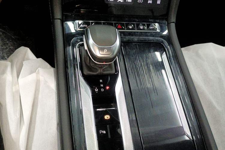 Used Hongqi H5 2024 1.5T DCT Smart Connect Flagship Edition Gear Lever
