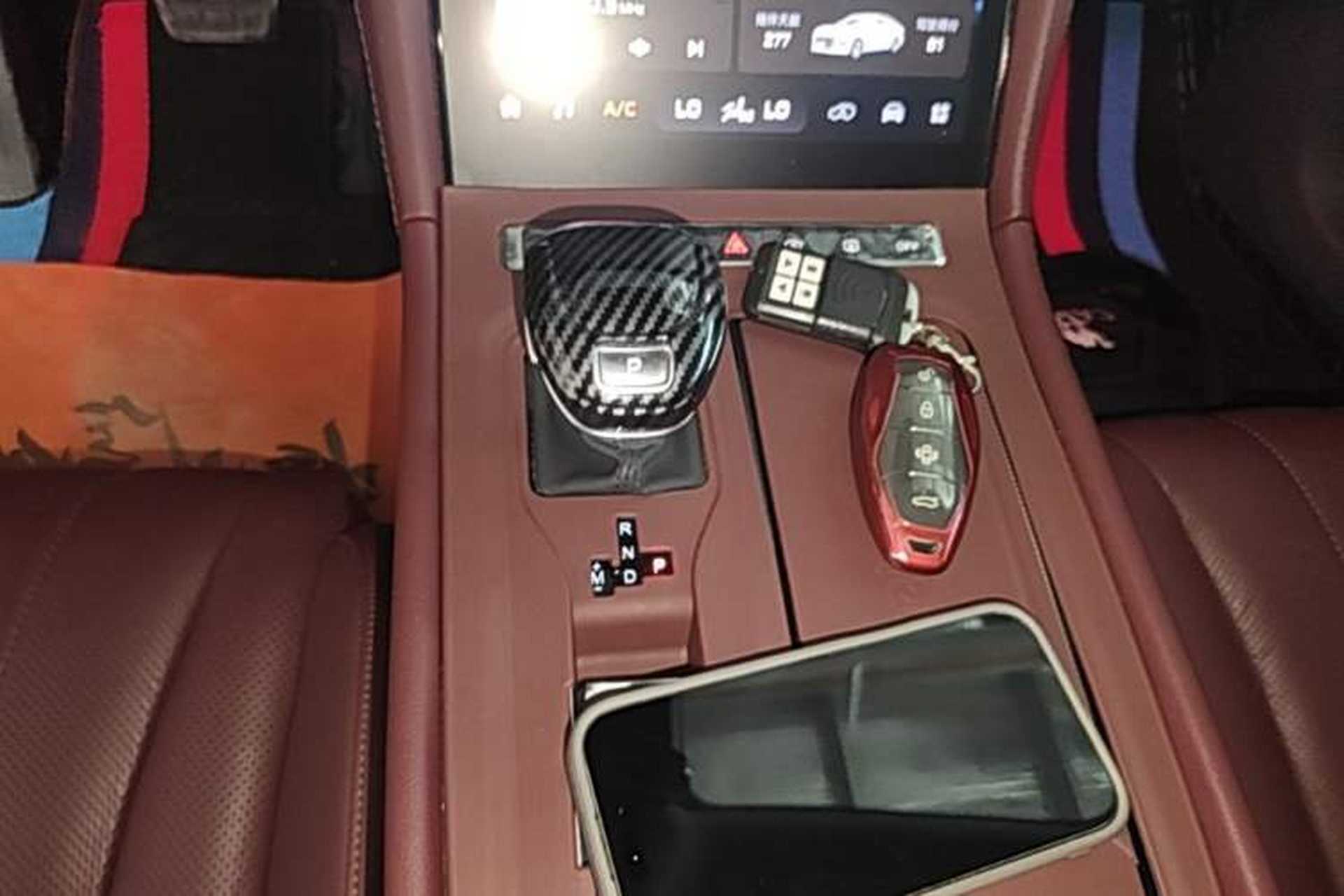 Used Hongqi H5 2024 2.0T Automatic Smart Connect Flagship Edition Gear Lever