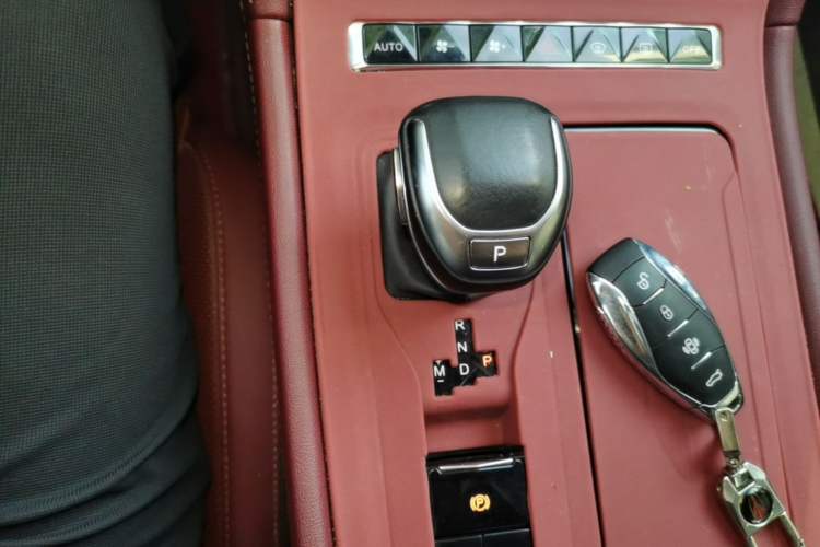 Used Hongqi H5 2024 1.5T DCT Smart Connect Flagship Edition Gear Lever