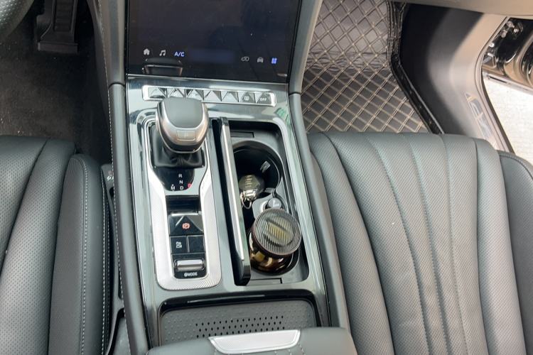 Used Hongqi H5 2024 2.0T Automatic Smart Connect Flagship Edition Gear Lever