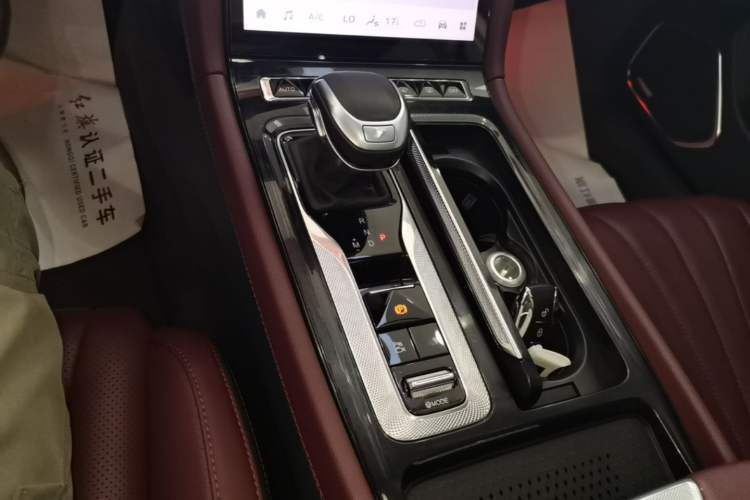 Used Hongqi H5 2024 2.0T Automatic Smart Connect Flagship Edition Gear Lever