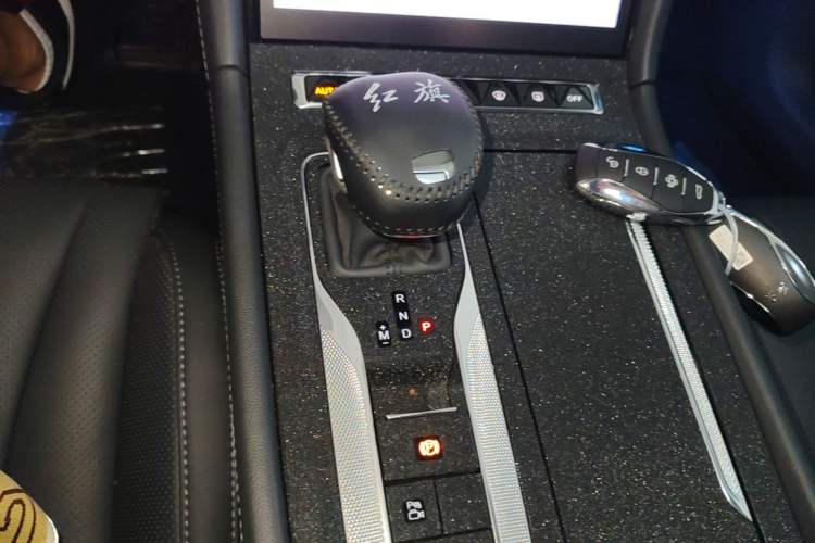 Used Hongqi H5 2024 2.0T Automatic Smart Connect Flagship Edition Gear Lever