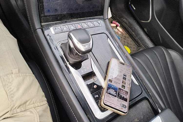 Used Hongqi H5 2024 1.5T DCT Smart Connect Flagship Edition Gear Lever
