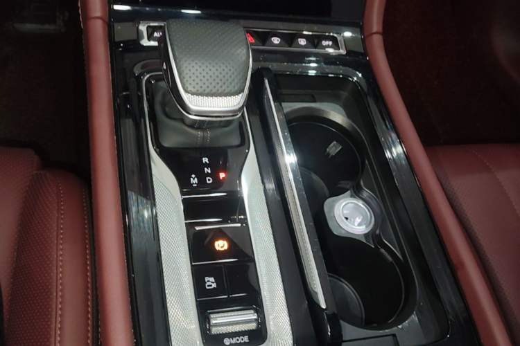 Used Hongqi H5 2024 2.0T Automatic Smart Connect Flagship Edition Gear Lever